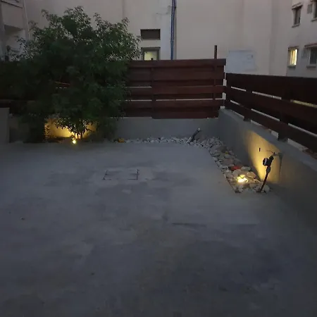 Διαμέρισμα Lovely Ground Floor With Bbq *